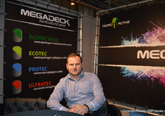 Kris Kort van Megadeck Horticultural Paint beleefde de beurs noodgedwongen vooral vanuit zijn stoel.